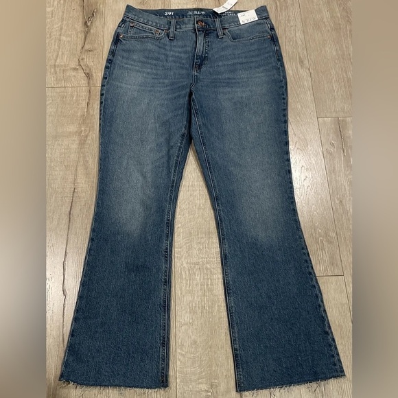 J Crew 9” DEMI-BOOT CROP JEAN IN MEDIUM WASH Item BP586 - Picture 1 of 3